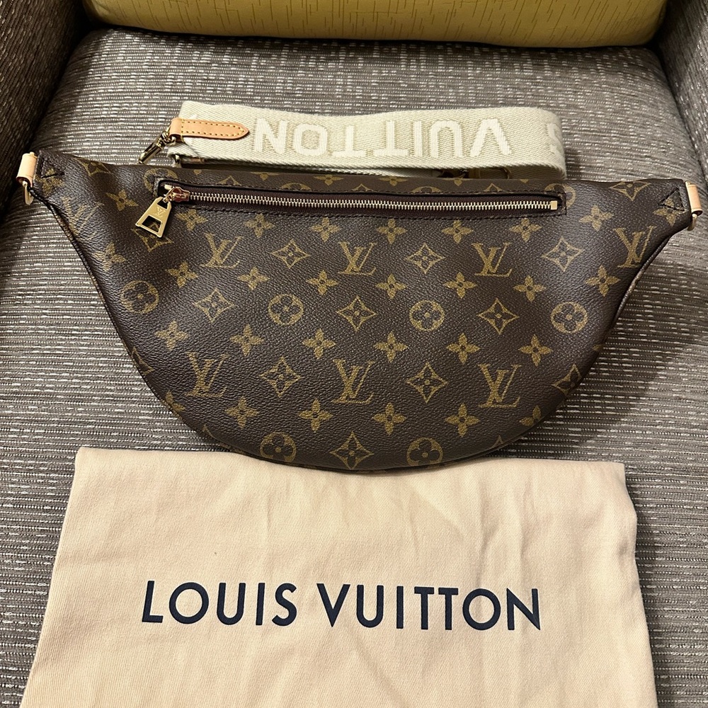 Louis Vuitton Monogram Crossbody Bag in Brown and Cream - Picture 2 of 11